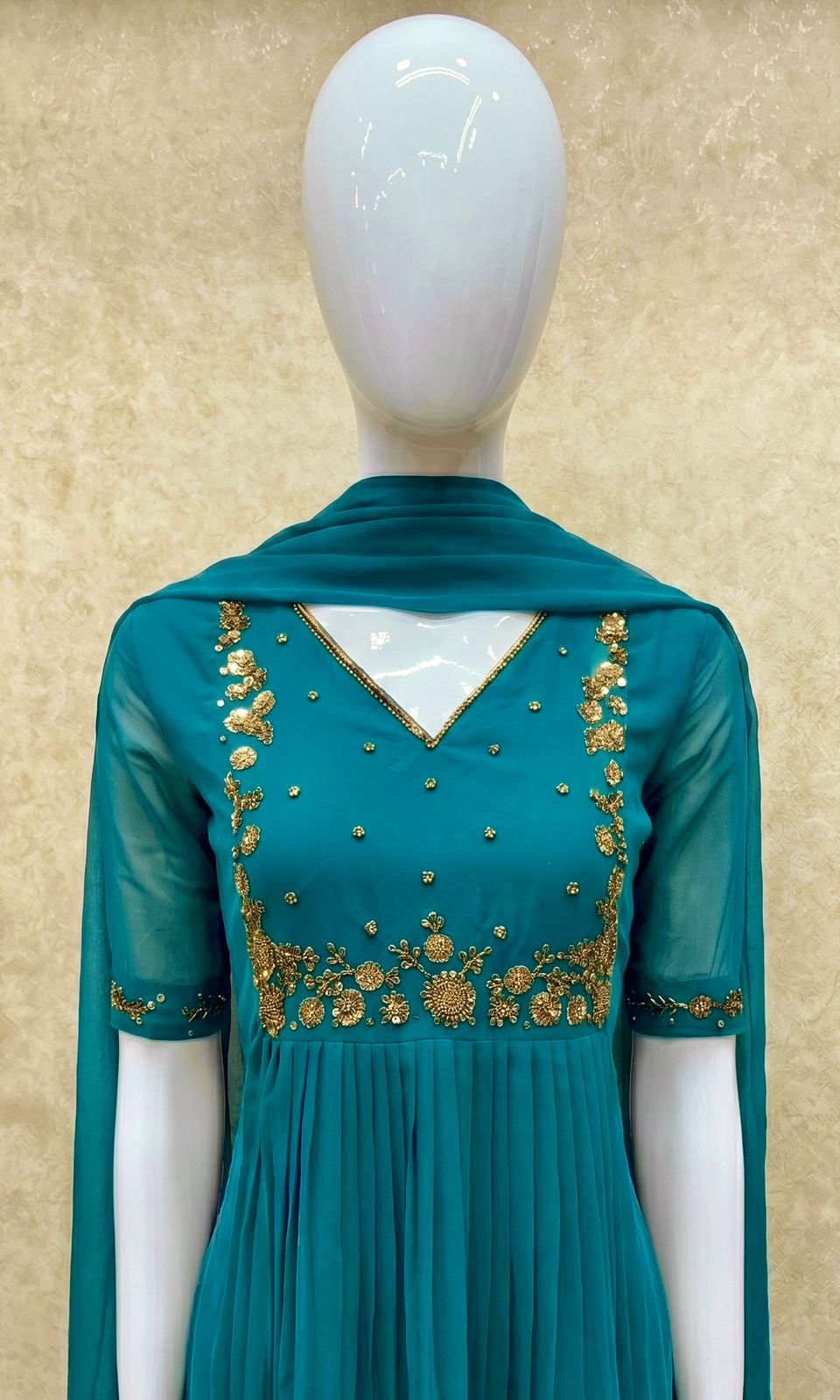 Akalya Handwork Top and Duppatta - Image 9